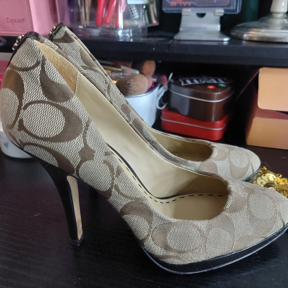 Coach Tan Heels with Signature Monogram - Picture 2 of 13